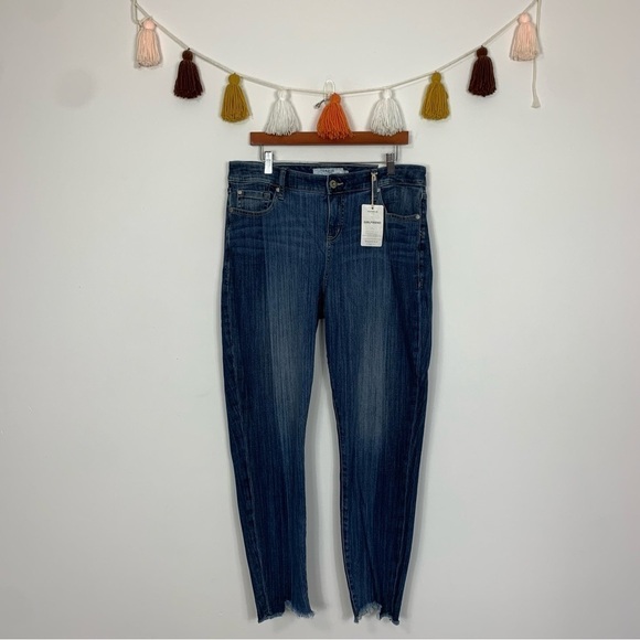 NWT Torrid Girlfriend Jeans Medium Wash Size 12 Extra Tall - Picture 2 of 14
